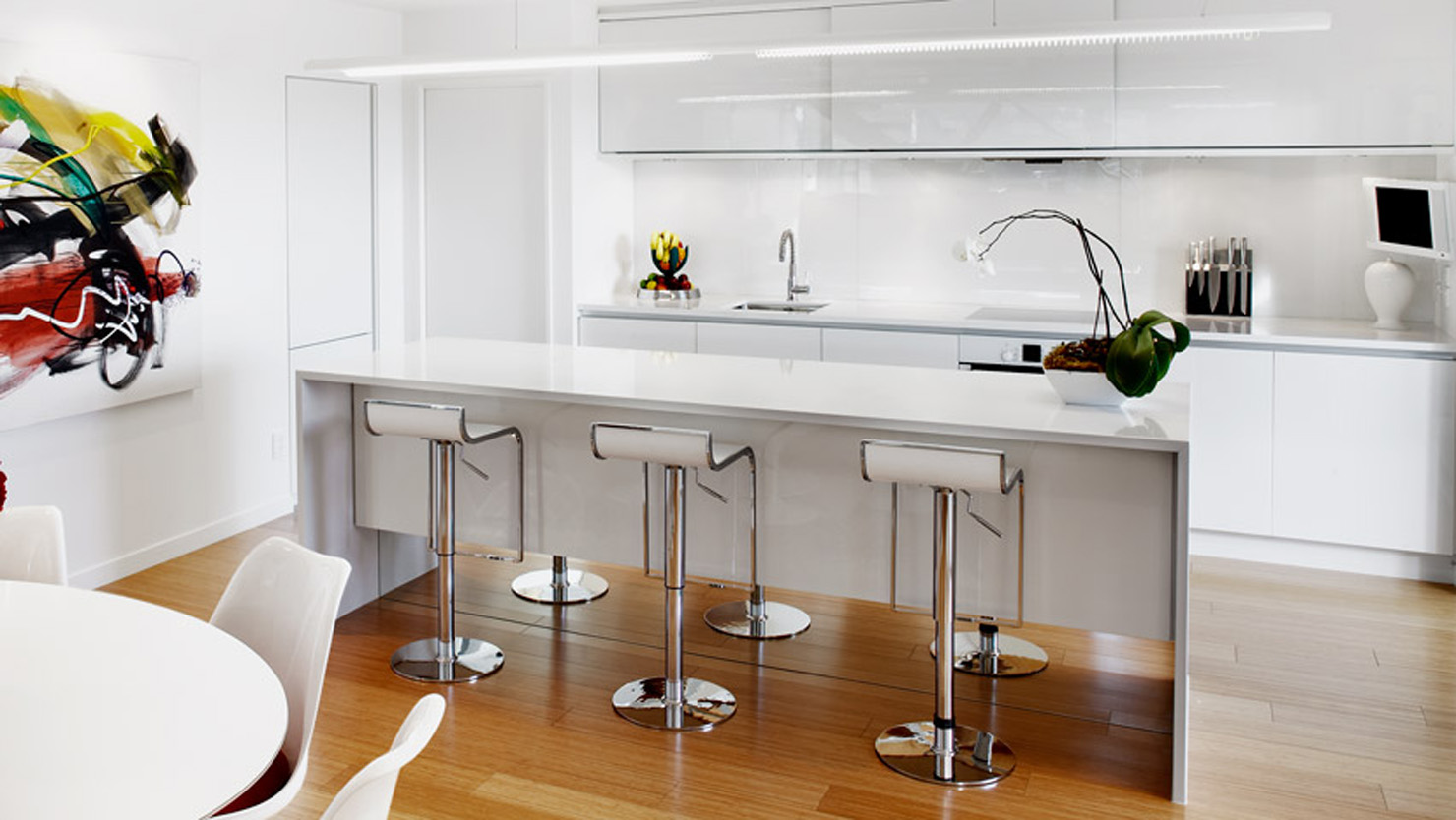 ingrid geldof Floating Slick White Kitchen ensuite, wardrobe and kitchen design